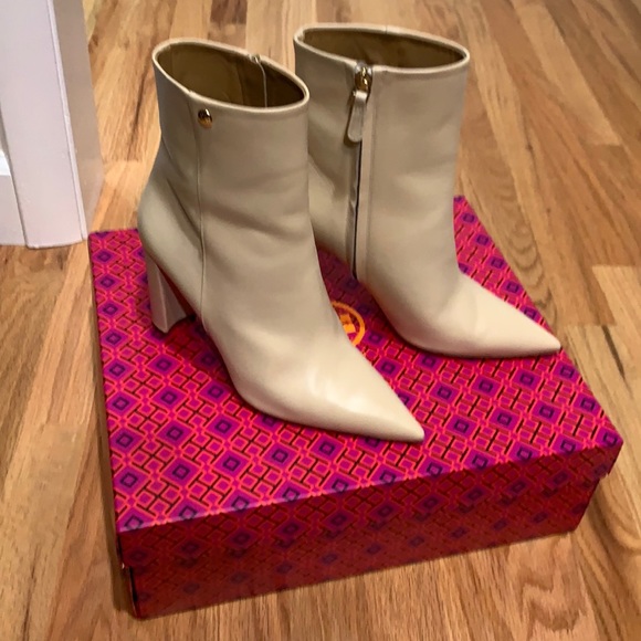 penelope stretch bootie